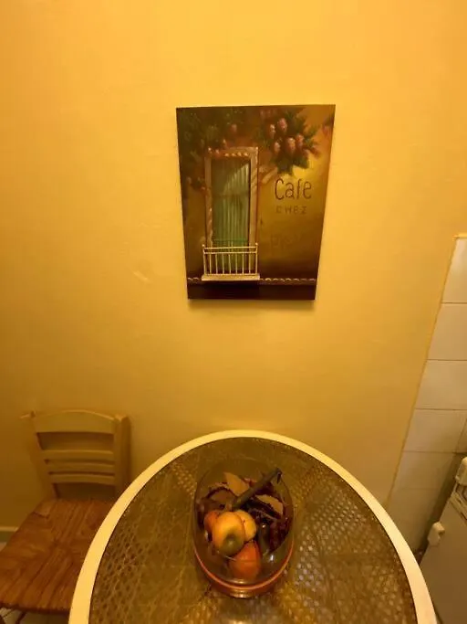 Cute 2Bdrm In Salonica Center Apartment